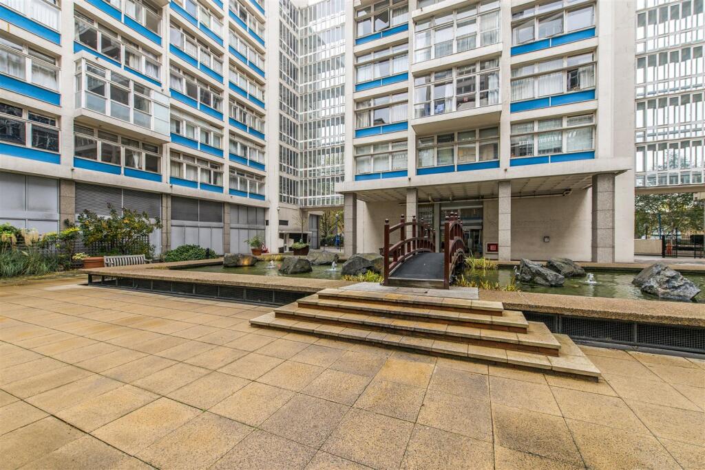 Exterior 1.jpg