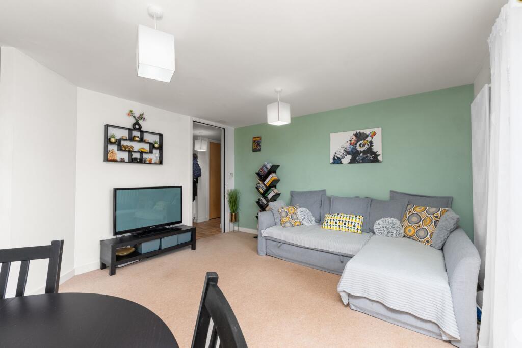 Lounge / Dining Area