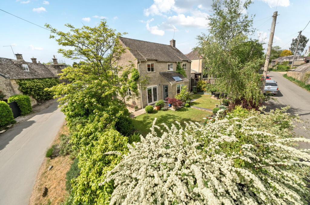 1297476-2-682f380...