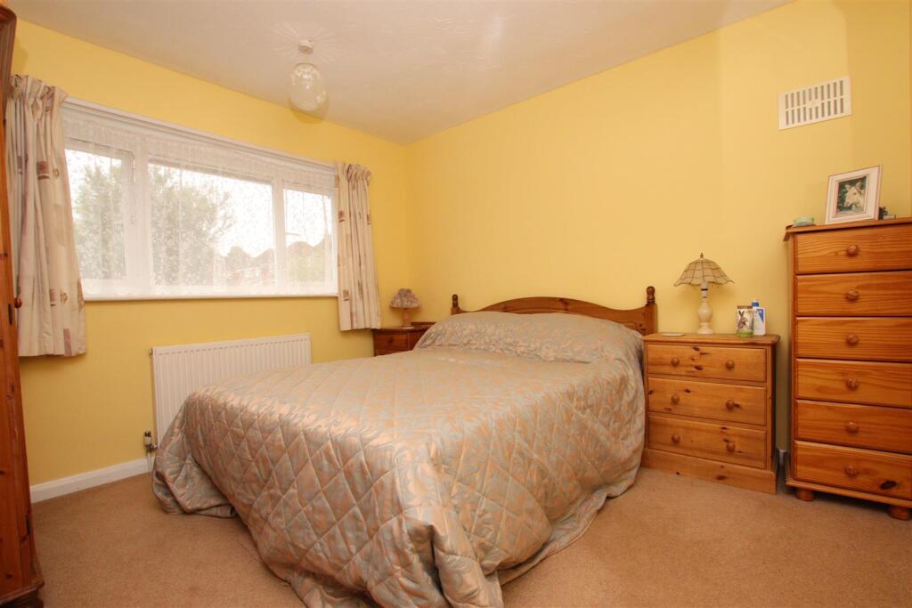 Bedroom 2.JPG