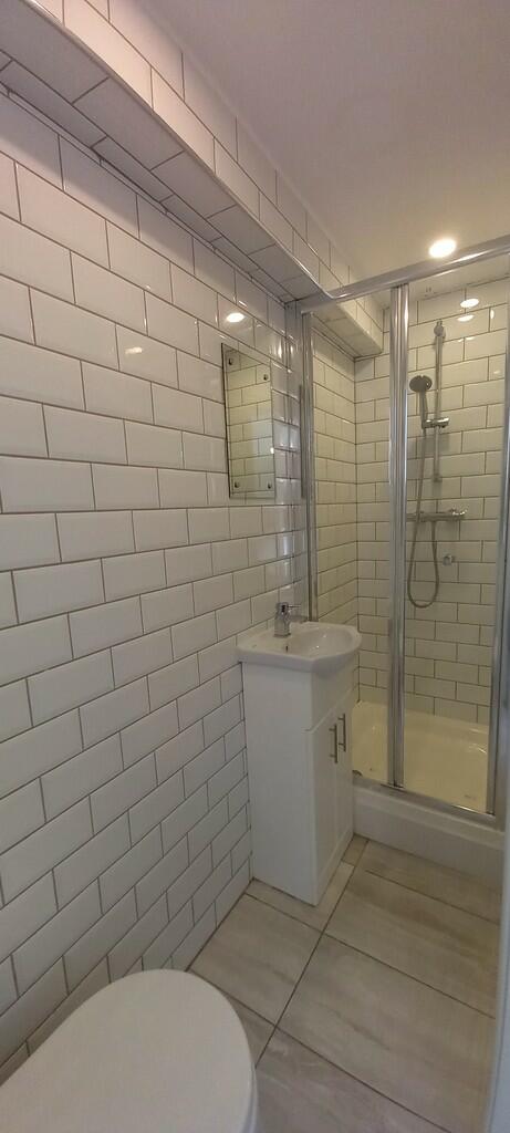 room1 en-suite 