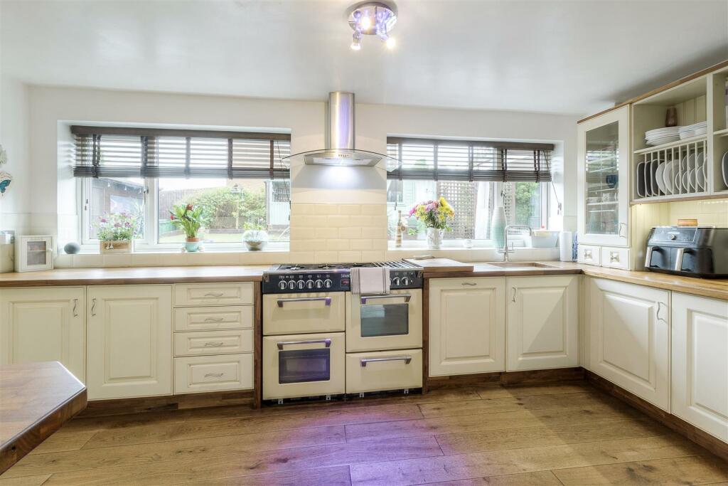 1 Burton Close, Tamworth