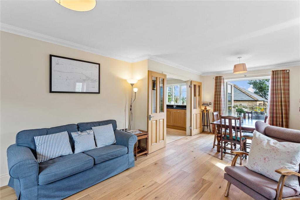 Sitting/Dining Room