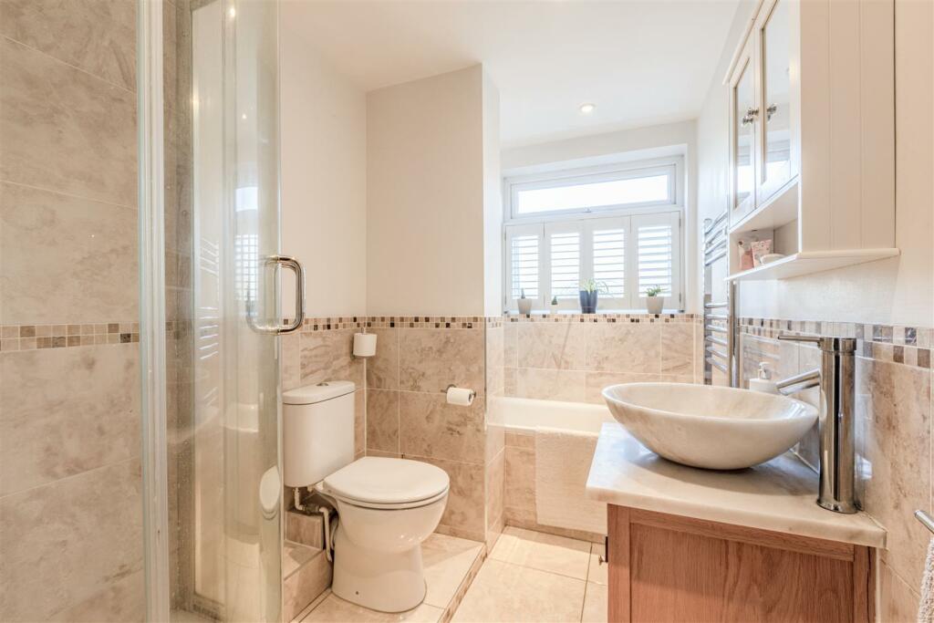 10 Brockley Combe, Weybridge, KT13 9QB - 6.jpg