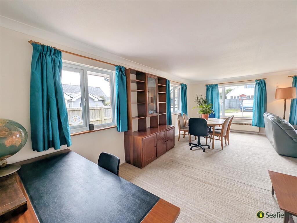 Sitting/Dining Room