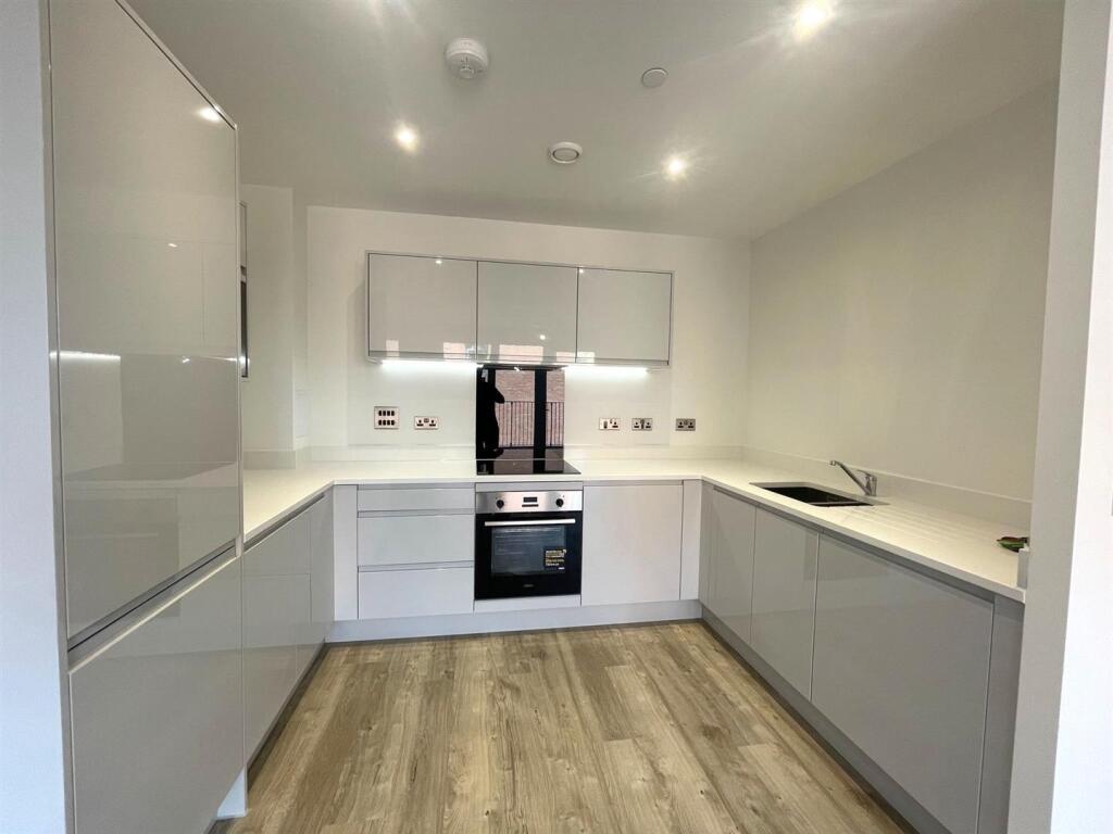 Kitchen pic 2.jpg