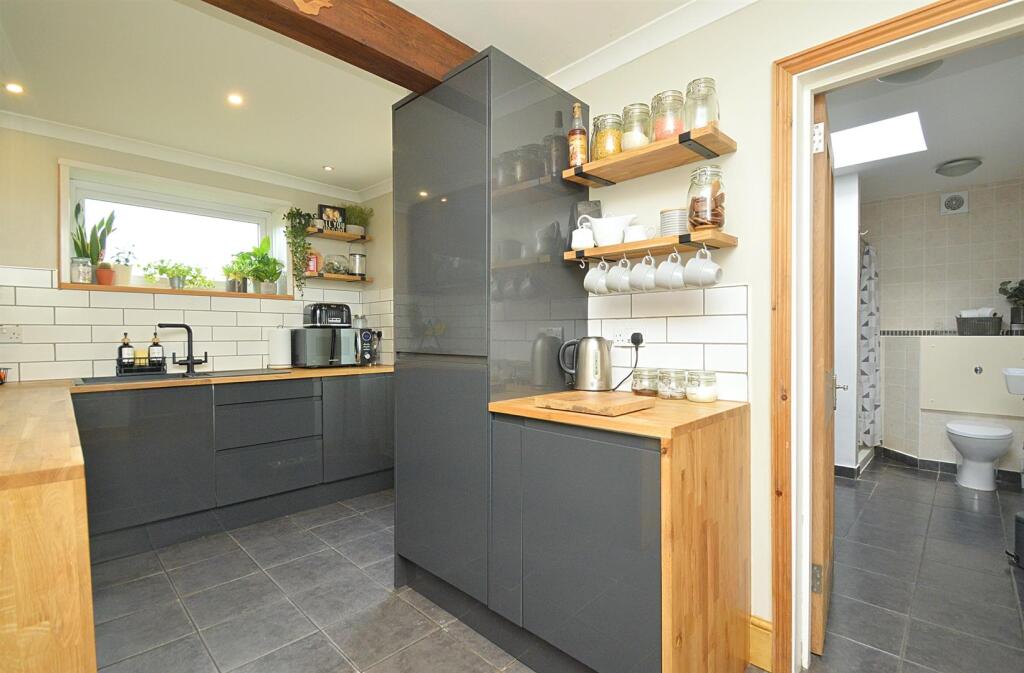 resizedKitchen4.jpg