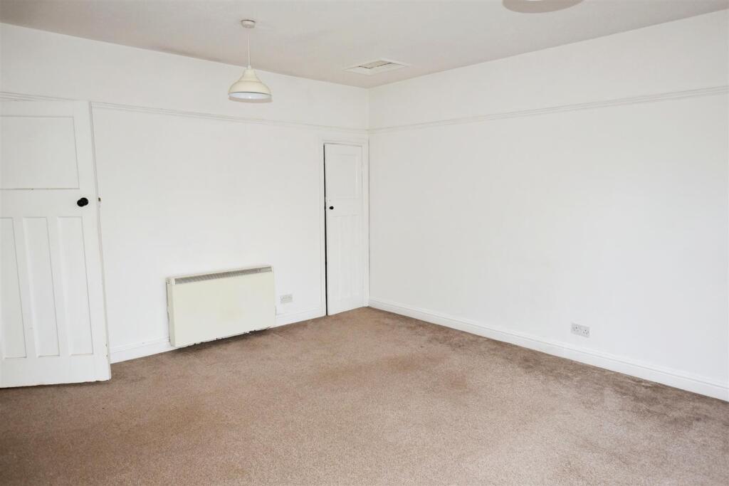Lounge/Bedroom 2