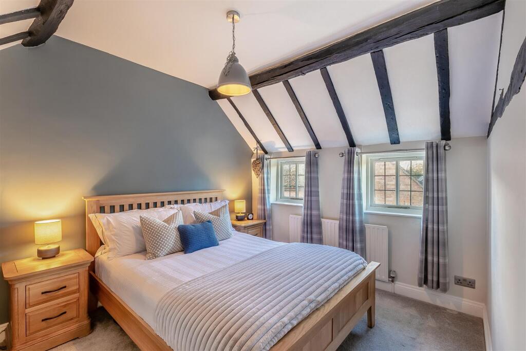 8632704-interior01.jpg