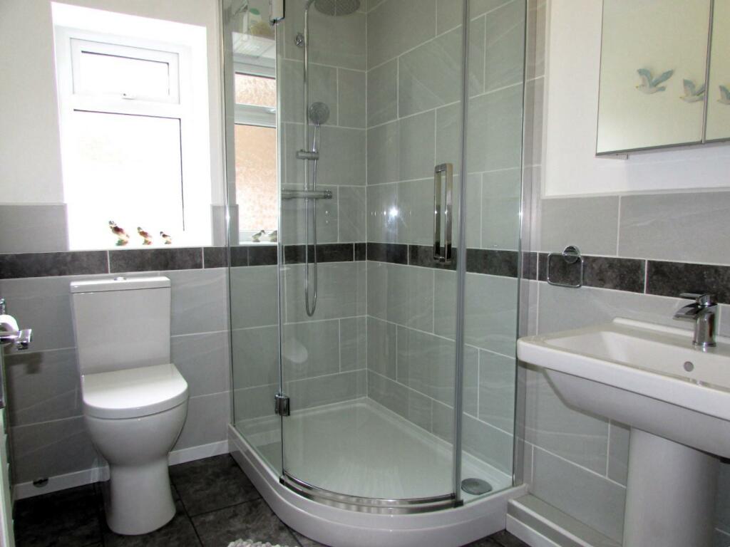 CliveRd47bath.JPG