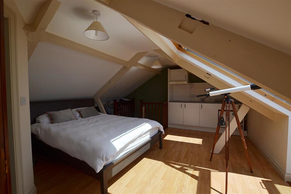 loft room..JPG