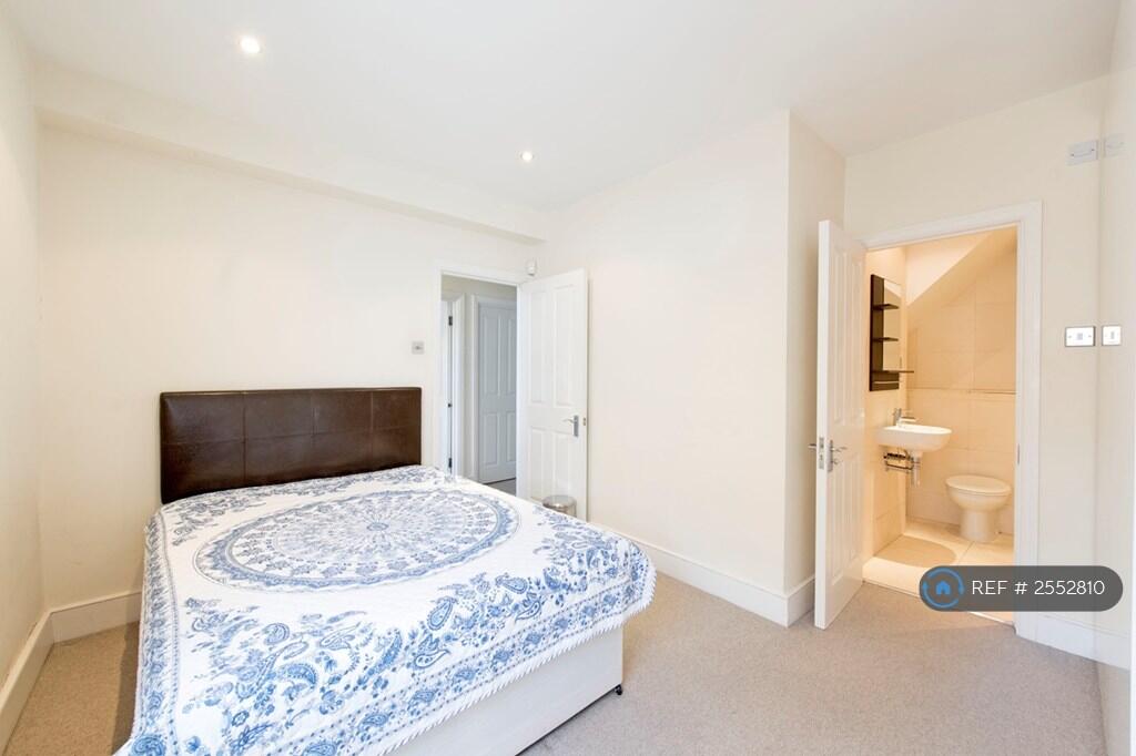 Bedroom With En Suite