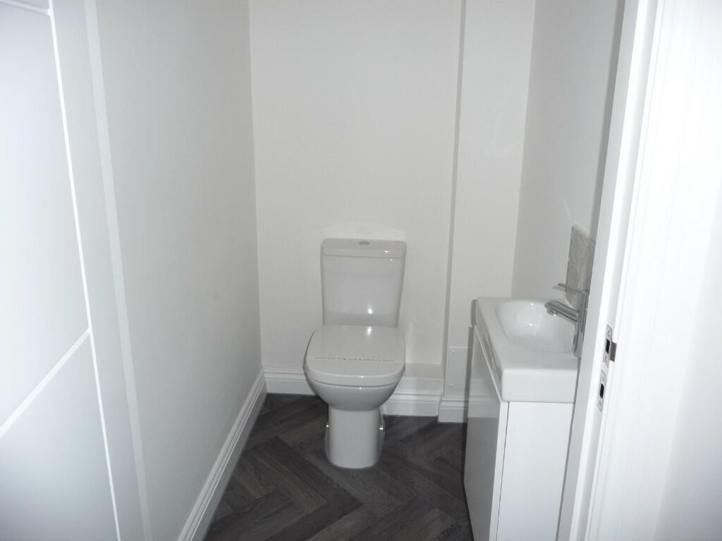GROUND FLOOR W.C.