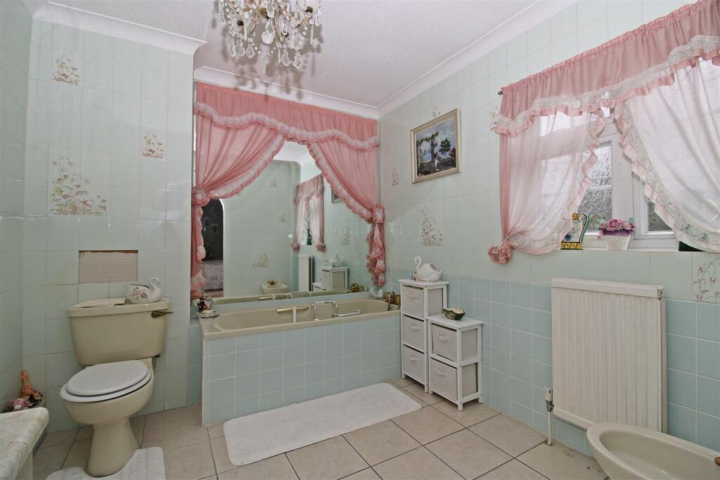En-suite Bathroom