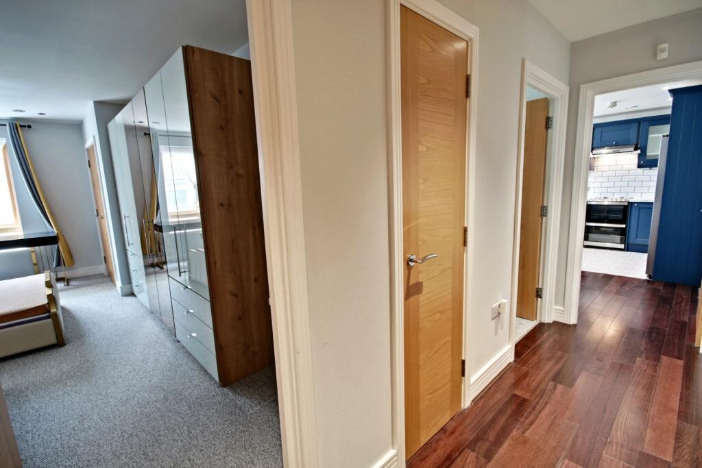 117 QMH - Hallway-kitchen