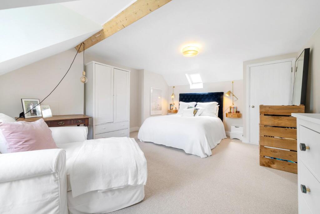 Bedroom 1.jpg