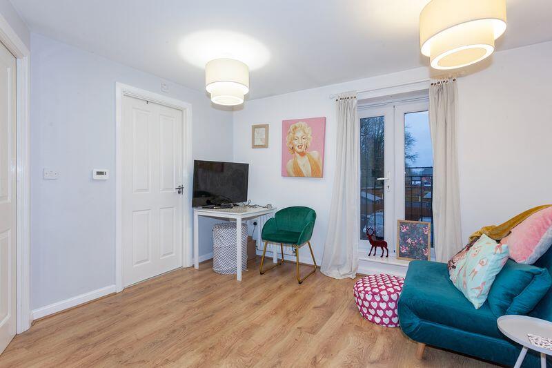 OPEN PLAN KITCHEN/SITTING ROOM