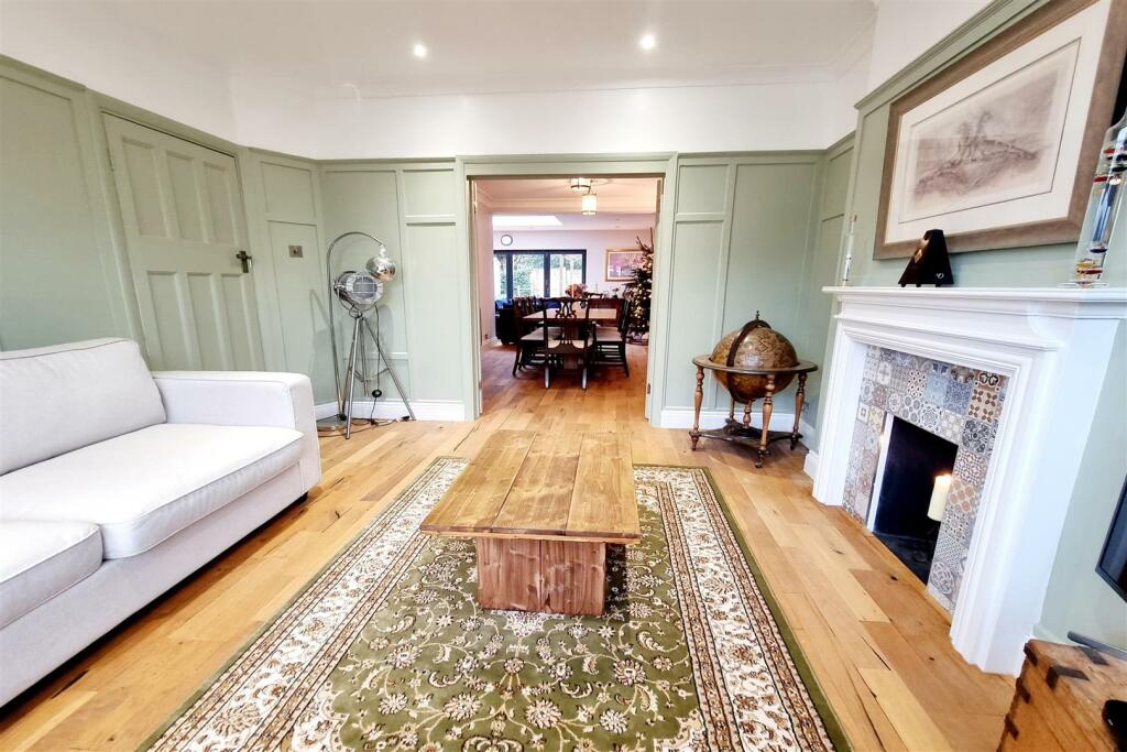 FRONT RECEPTION ROOM 3: PIC. 2