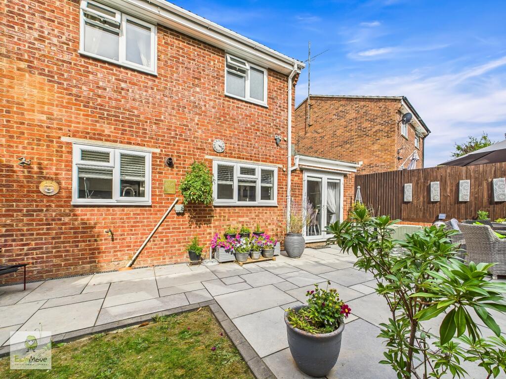 CAM02308G0-PR0189-STILL016-2