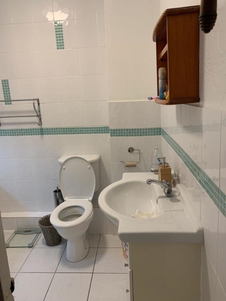 Bathroom 72 2.jpg