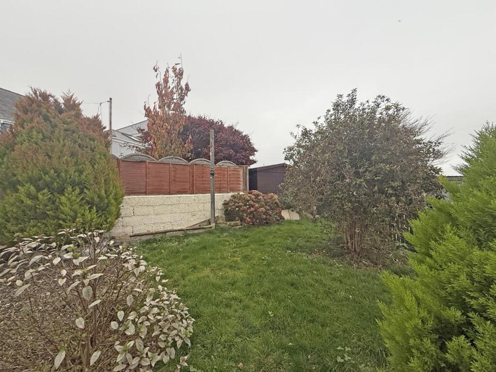 Seacroft Road 14 - Garden 4.jpg