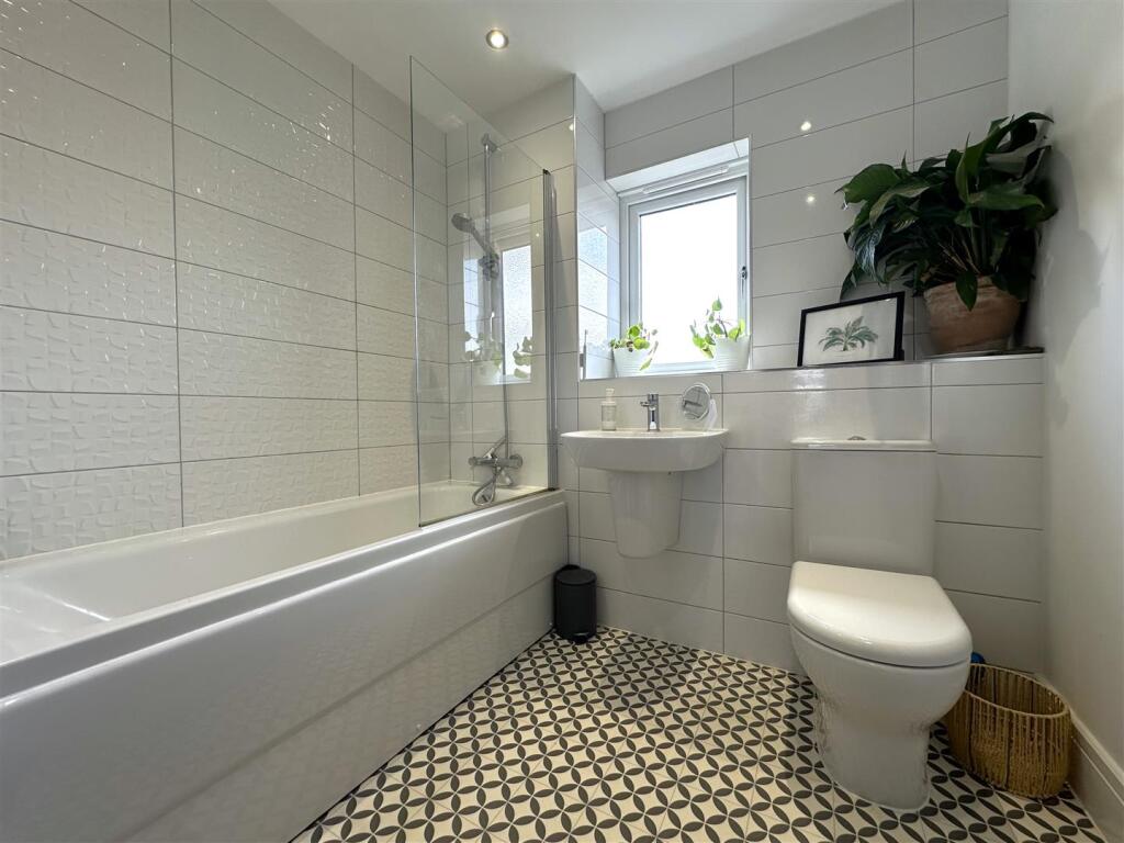 Family Bathroom 662