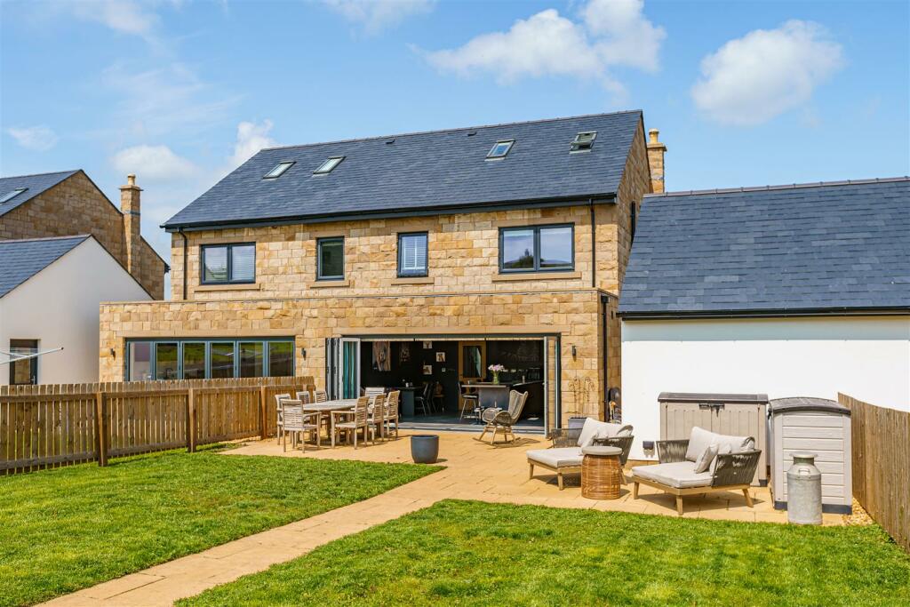 6 Arthurs Place
