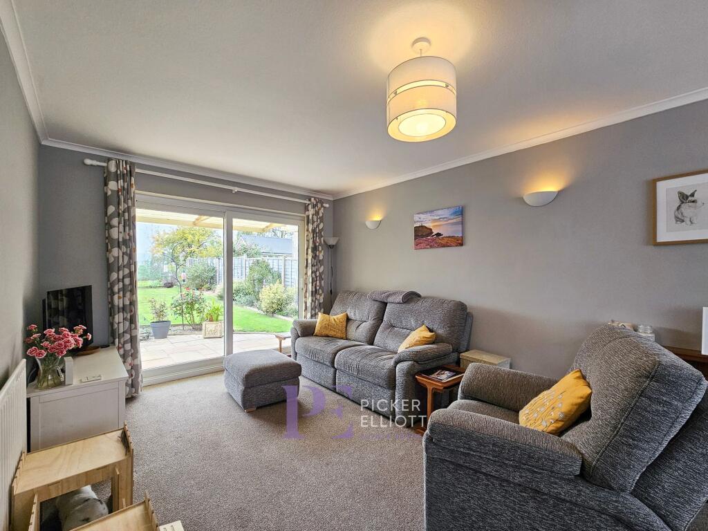 Lounge - dining room