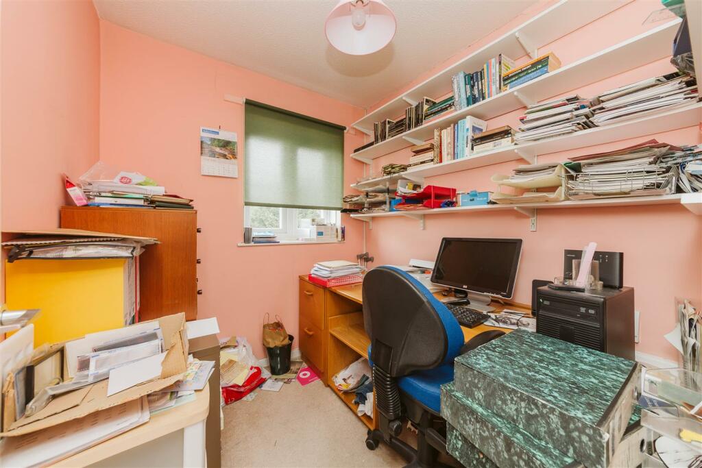 Bedroom 3/ Study
