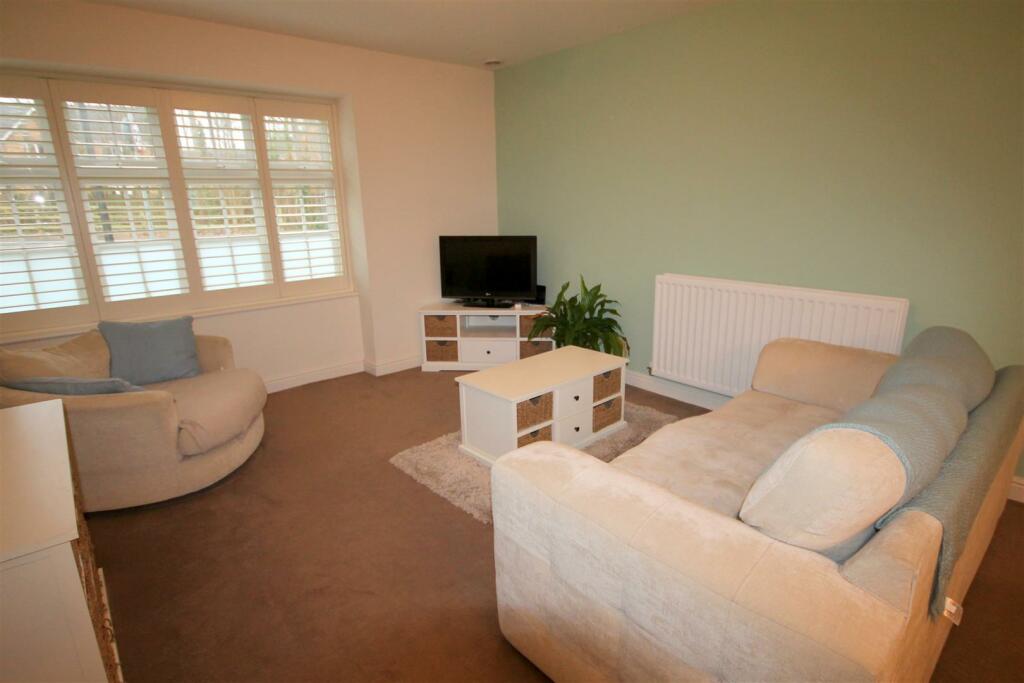 lounge 8402.jpg