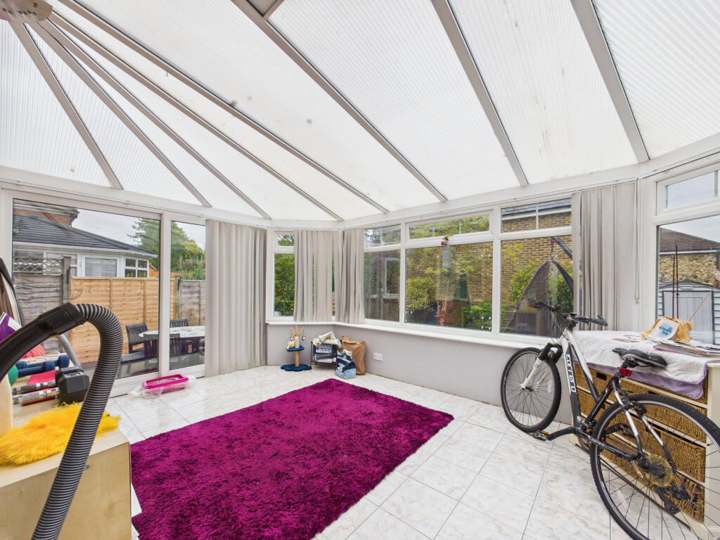 CAM01354G0-PR0601-STILL024