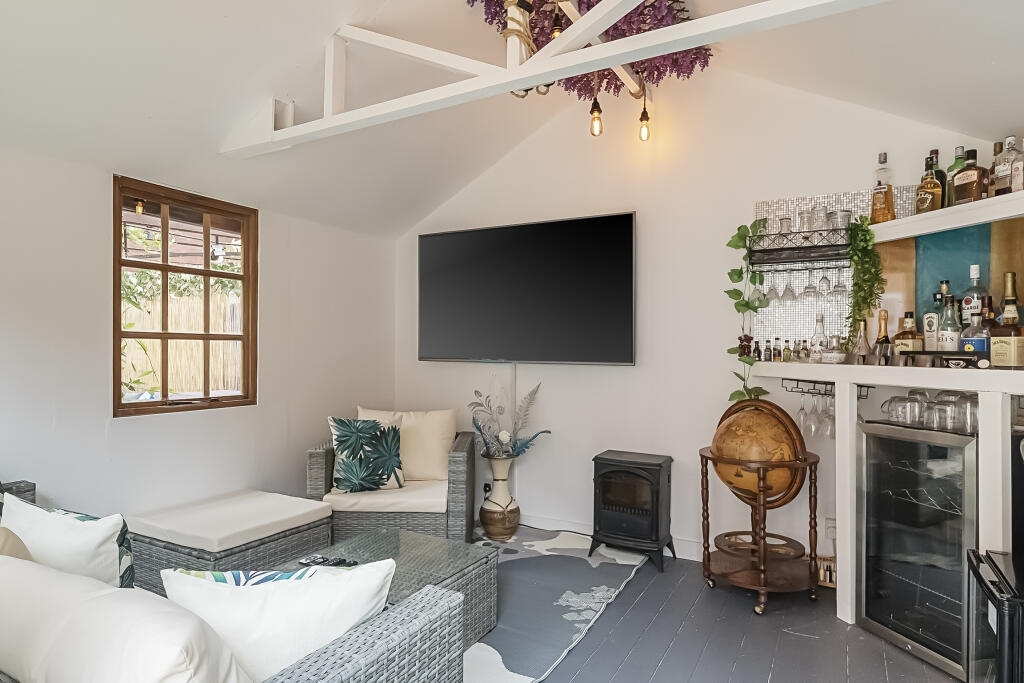 1335184-4-68a36f6603f1c