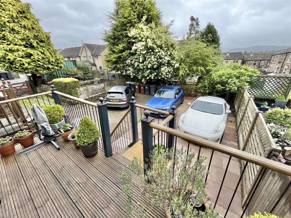 Walled Frontage, Raised Deck &amp; Parking