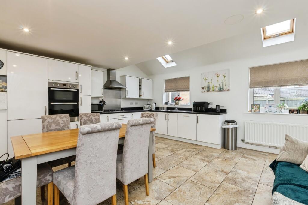 Kitchen/Dining