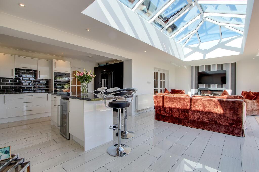Open Plan Kitchen/Sun Room