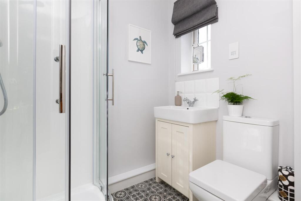 Bedroom 1 en-suite