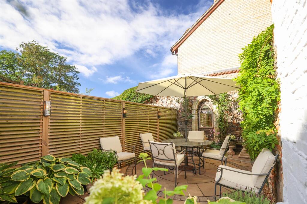 63 Whiting Street [Courtyard Garden] 02.jpg