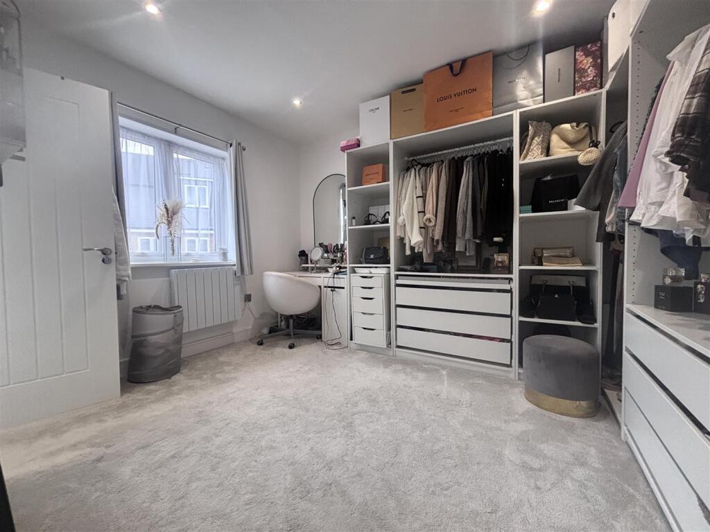 bedroom2.jpg