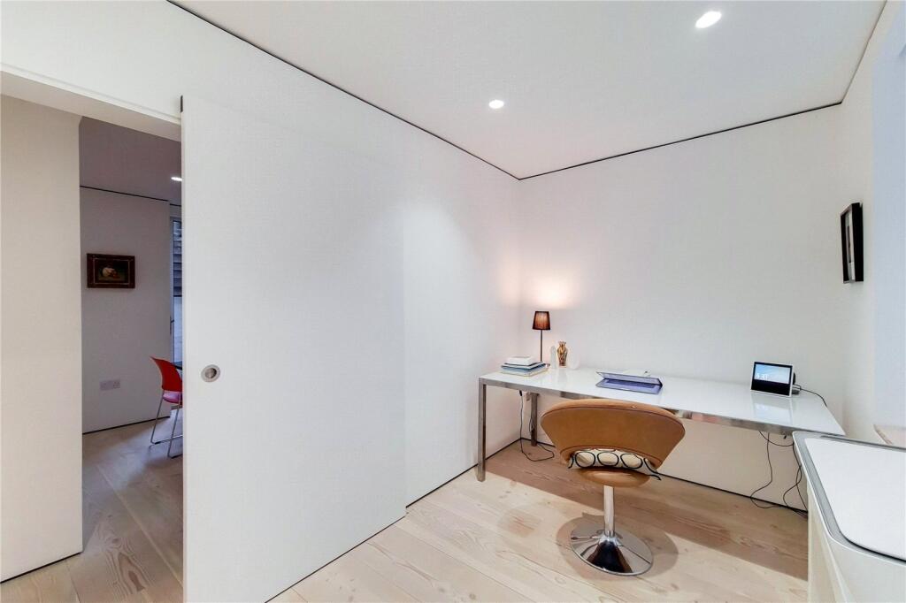 Bedroom 2 (Study)