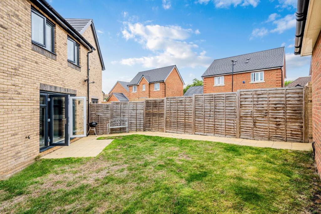 MEDORA CLOSE (2).jpg