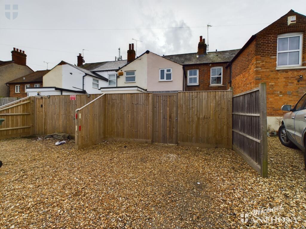 CAM03218G0-PR0542-STILL013