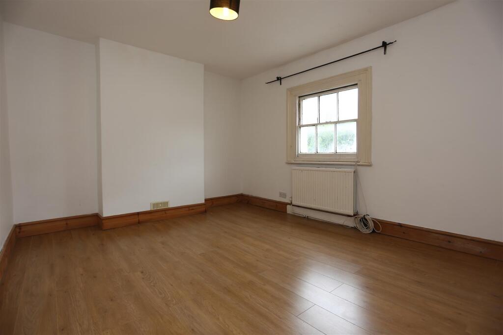 24 Upper North Street Empty Bedroom 1 (2).JPG