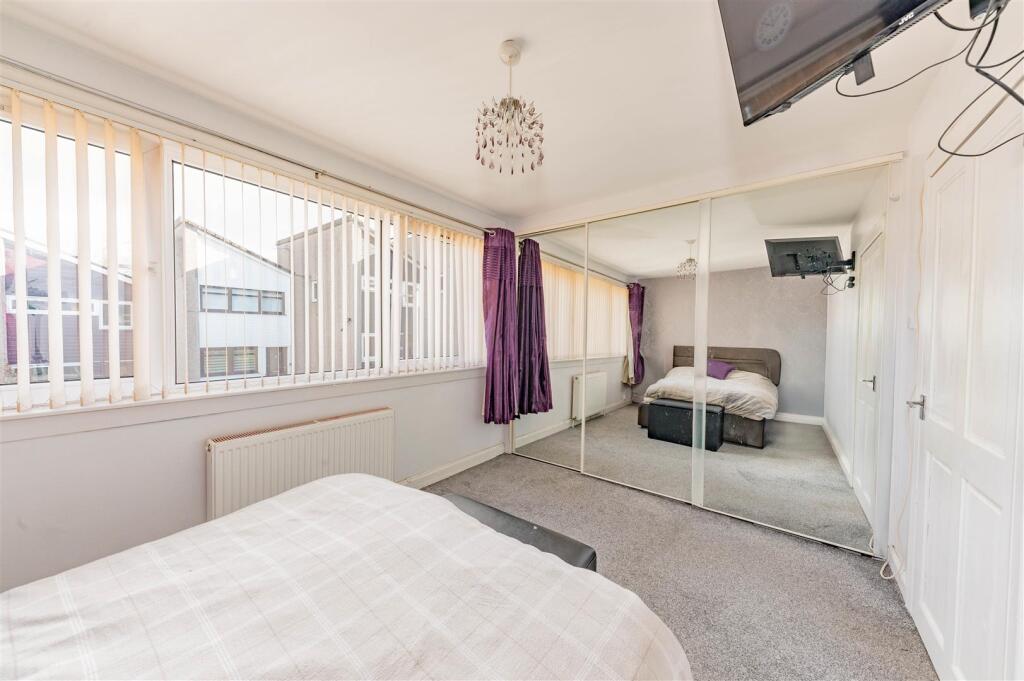 32 Tweed Crescent Dundee-12.JPG