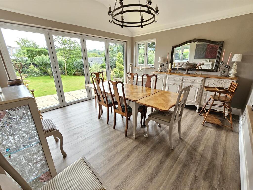 Dining Room.jpg