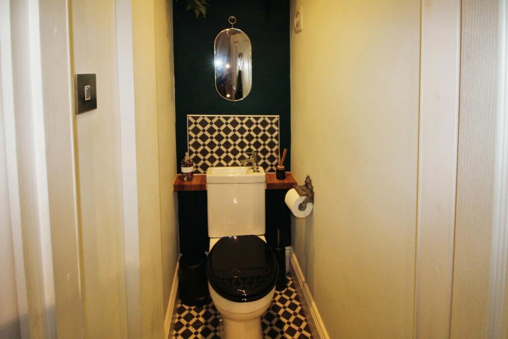 Downstairs WC.JPG