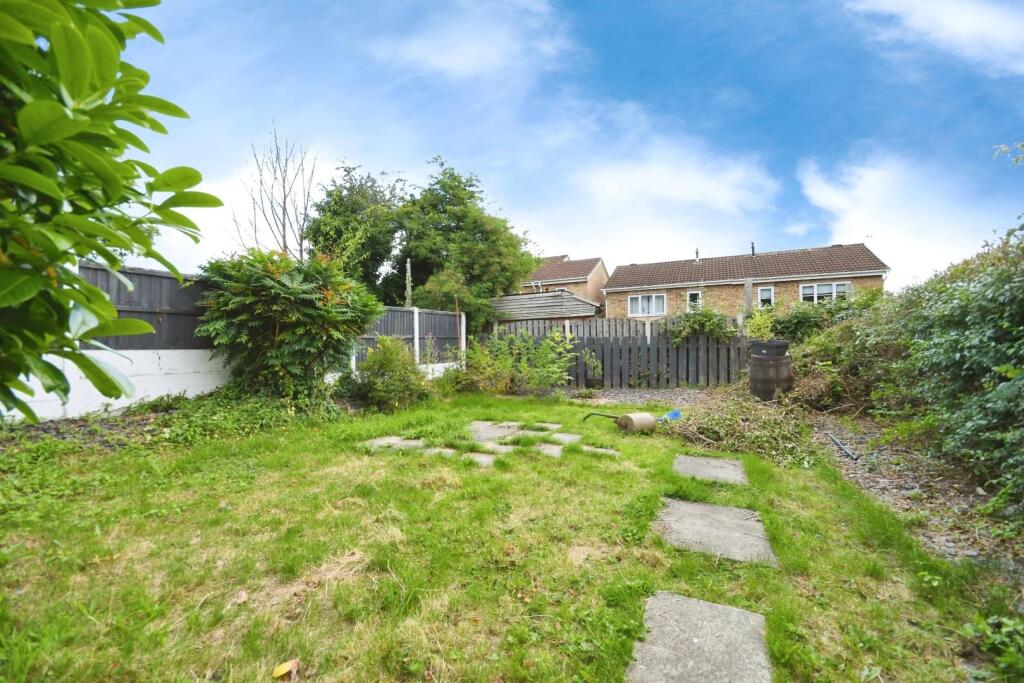 REAR GARDEN 04.jpg