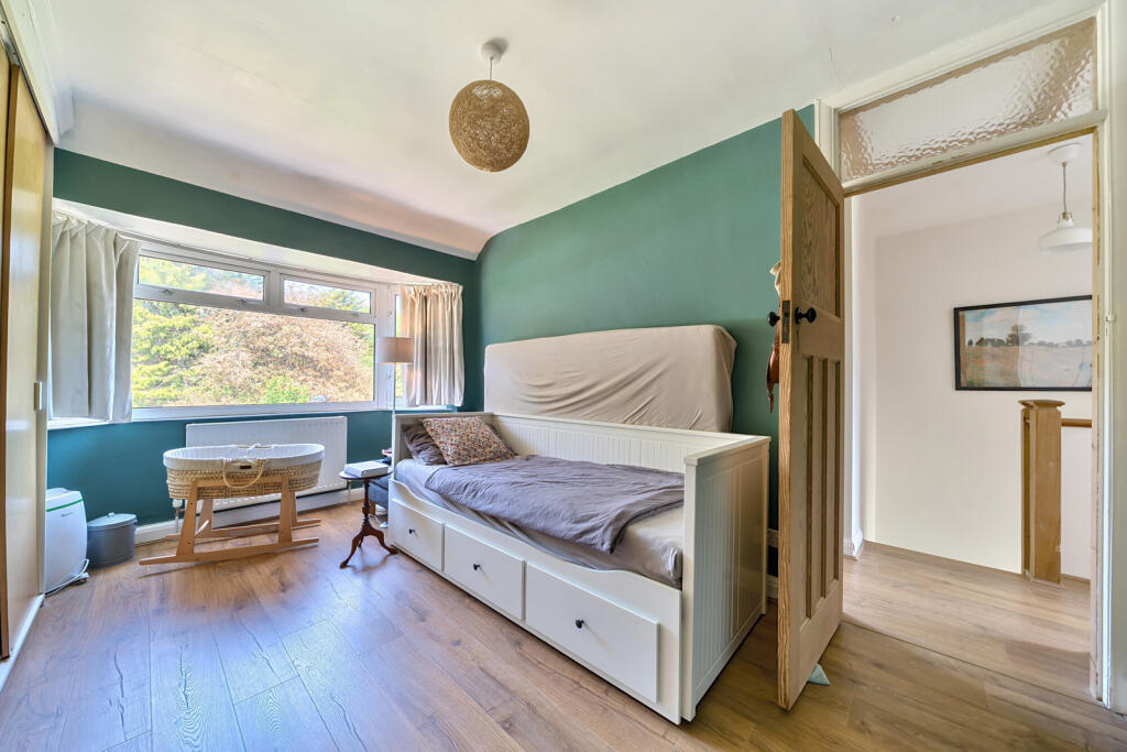 1310676-8-684c252...