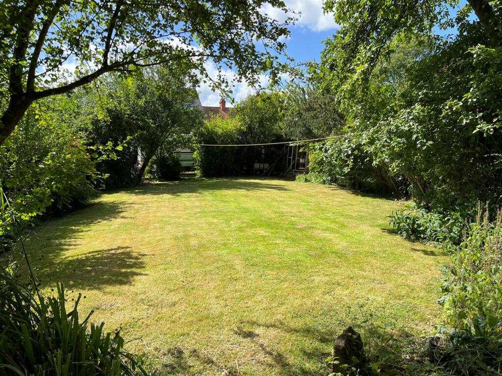 Rear garden 5.jpg
