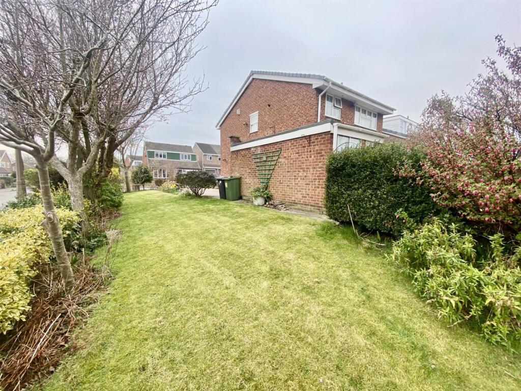 Bramleys Estate Agents - Fernhurst Close - Mirfiel