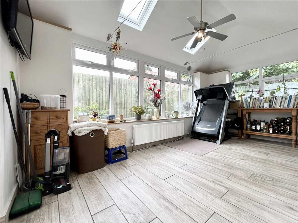 CONSERVATORY/UTILITY